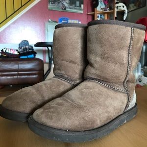 BROWN UGGS